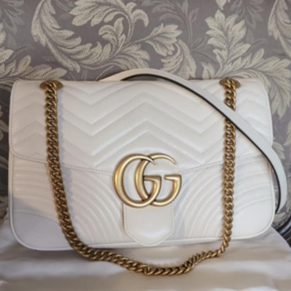 Large GUCCI Marmont With Gold Chain,LIKE NEW condition.